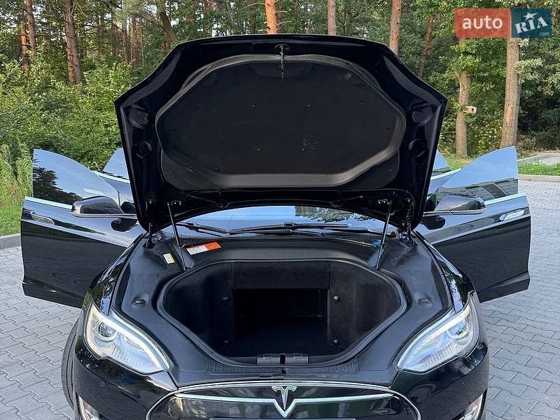 Ліфтбек Tesla Model S 2014 в Новояворівську