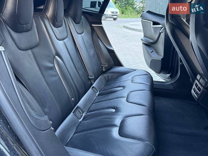 Ліфтбек Tesla Model S 2014 в Новояворівську