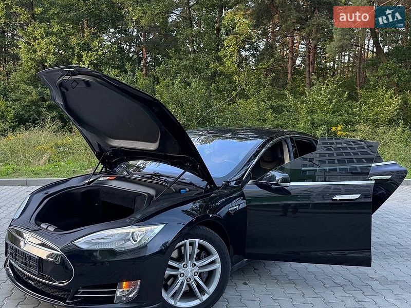 Ліфтбек Tesla Model S 2014 в Новояворівську