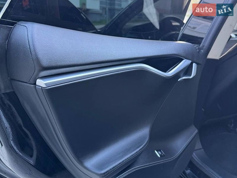 Ліфтбек Tesla Model S 2014 в Новояворівську