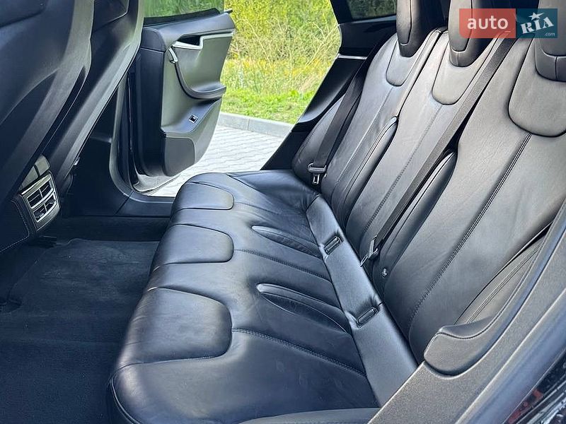 Лифтбек Tesla Model S 2014 в Новояворовске
