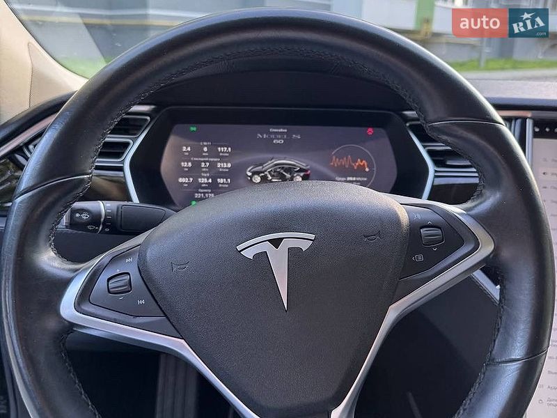 Ліфтбек Tesla Model S 2014 в Новояворівську