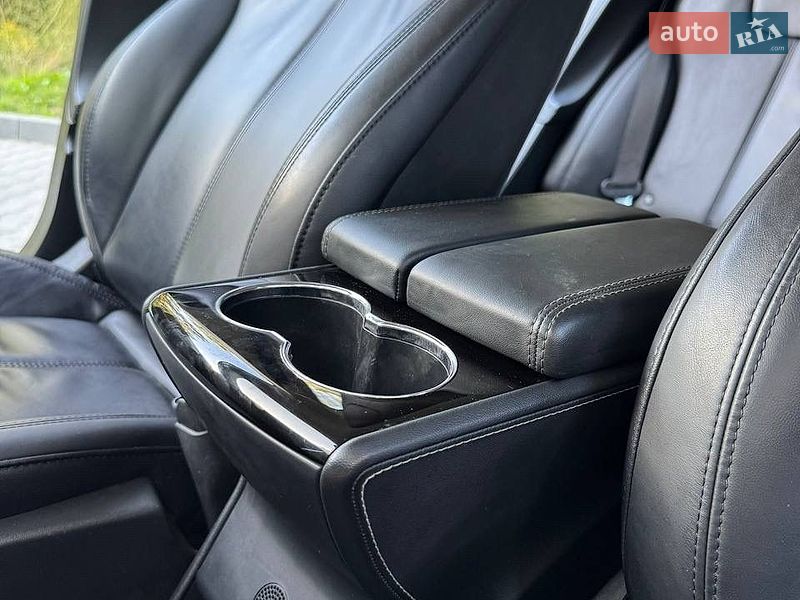 Ліфтбек Tesla Model S 2014 в Новояворівську