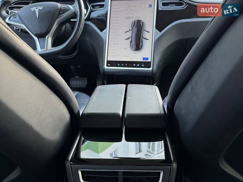Лифтбек Tesla Model S 2014 в Новояворовске