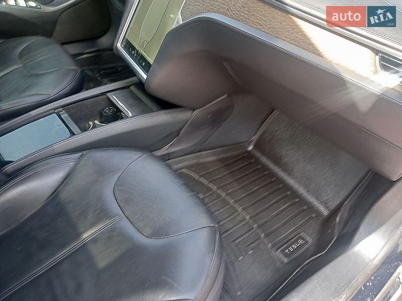 Ліфтбек Tesla Model S 2013 в Шепетівці фото 35 Ліфтбек Tesla Model S 2013 в Шепетівці