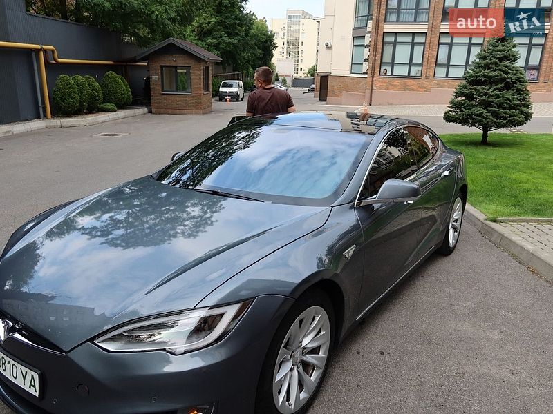 Ліфтбек Tesla Model S 2014 в Дніпрі
