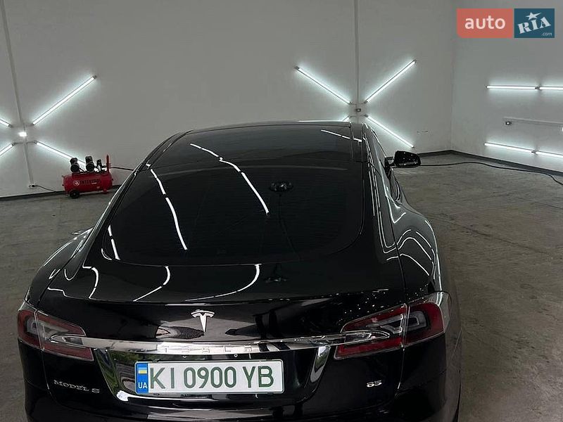 Лифтбек Tesla Model S 2014 в Виннице