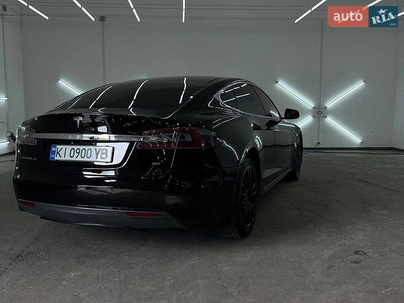 Лифтбек Tesla Model S 2014 в Виннице