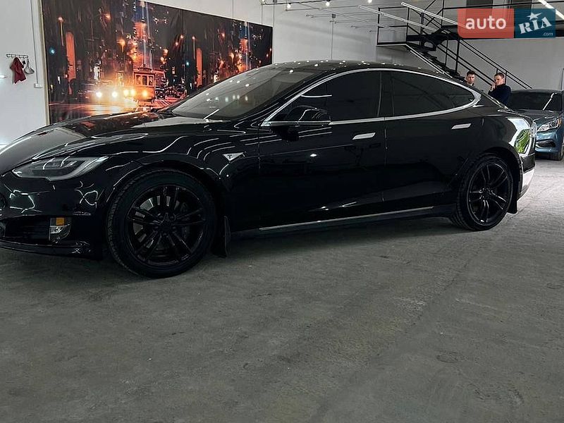 Лифтбек Tesla Model S 2014 в Виннице