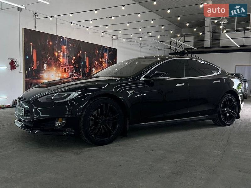 Лифтбек Tesla Model S 2014 в Виннице