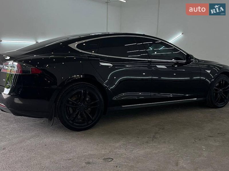 Лифтбек Tesla Model S 2014 в Виннице