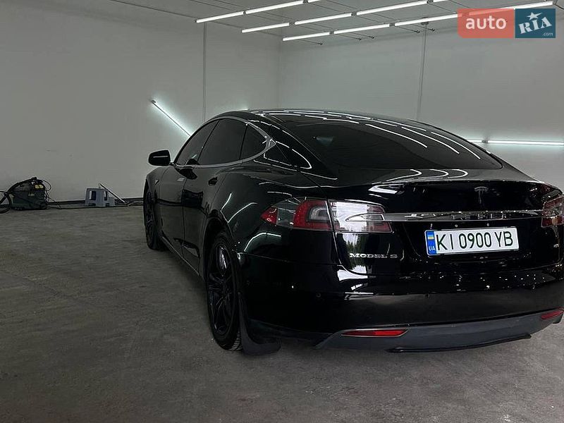 Лифтбек Tesla Model S 2014 в Виннице