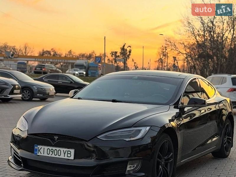 Лифтбек Tesla Model S 2014 в Виннице