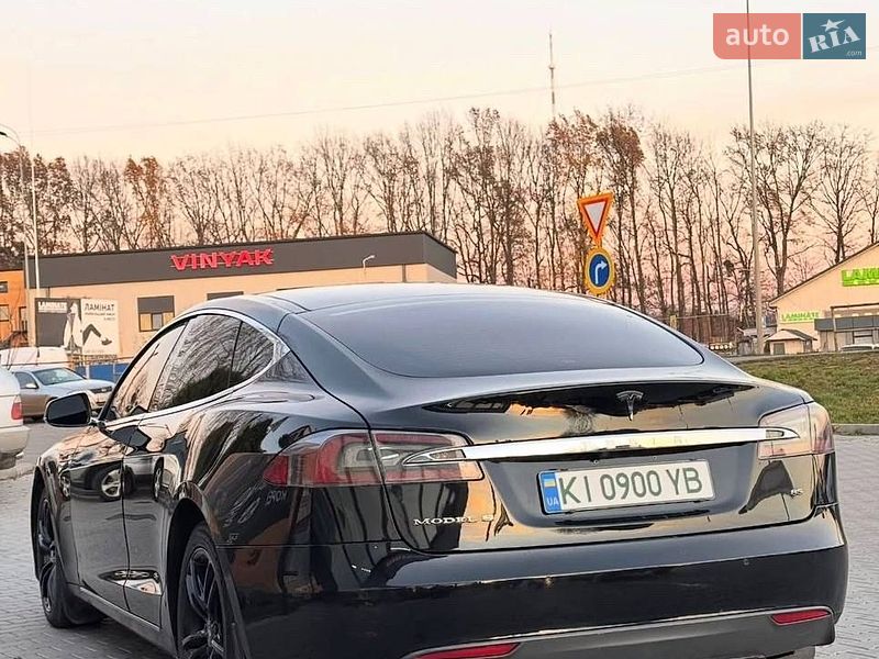 Лифтбек Tesla Model S 2014 в Виннице