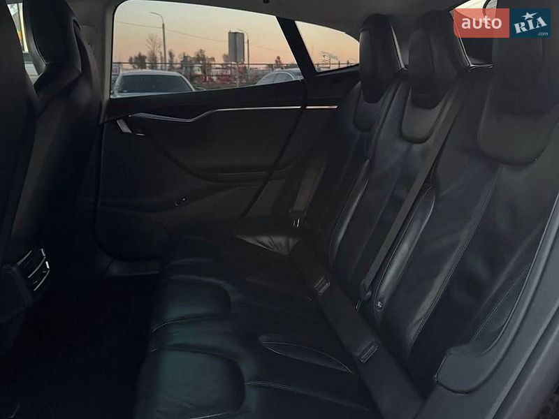 Лифтбек Tesla Model S 2014 в Виннице