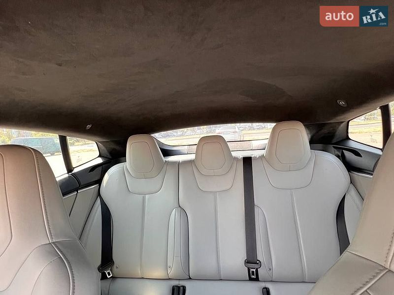 Ліфтбек Tesla Model S 2015 в Черкасах