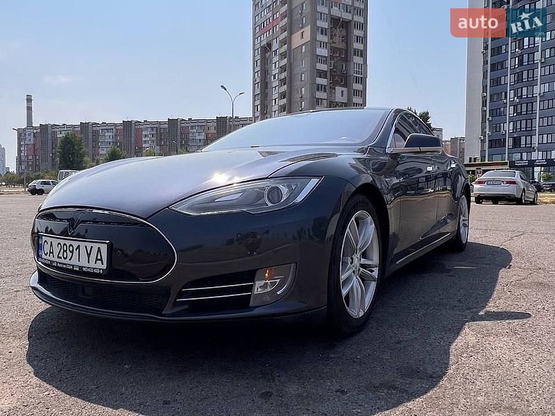 Ліфтбек Tesla Model S 2015 в Черкасах