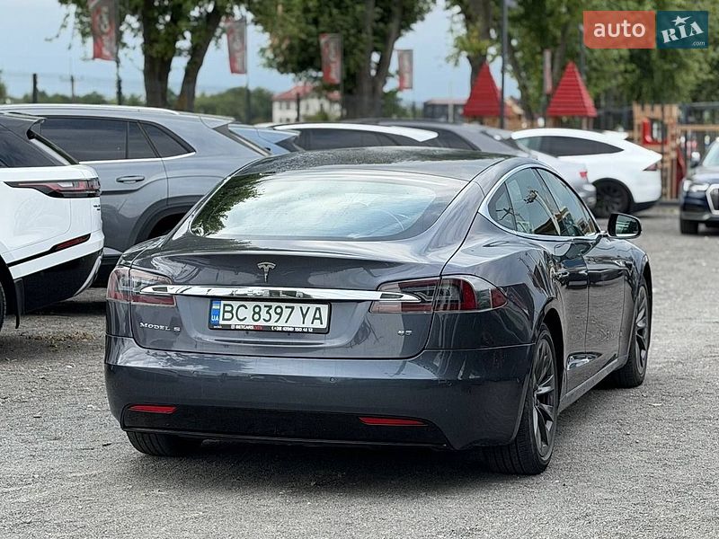 Лифтбек Tesla Model S 2018 в Львове