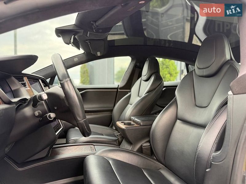 Лифтбек Tesla Model S 2018 в Львове