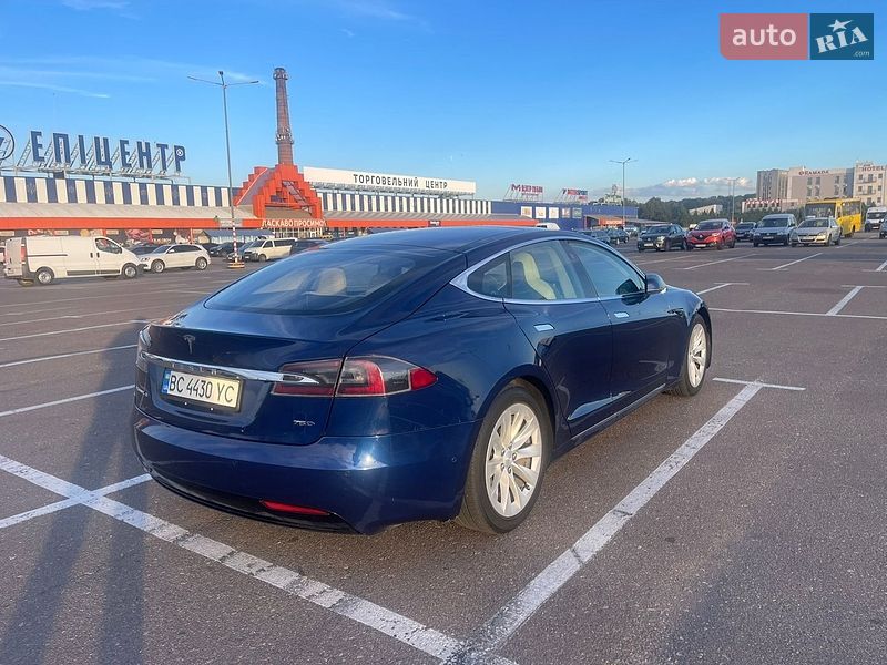 Лифтбек Tesla Model S 2018 в Львове