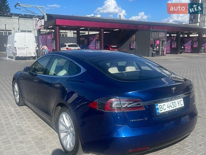 Лифтбек Tesla Model S 2018 в Львове