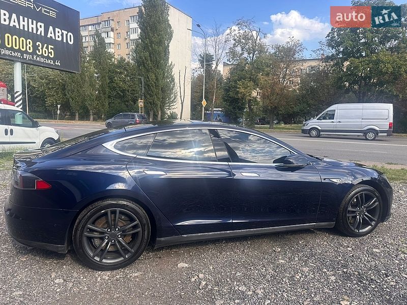 Tesla Model S 2015