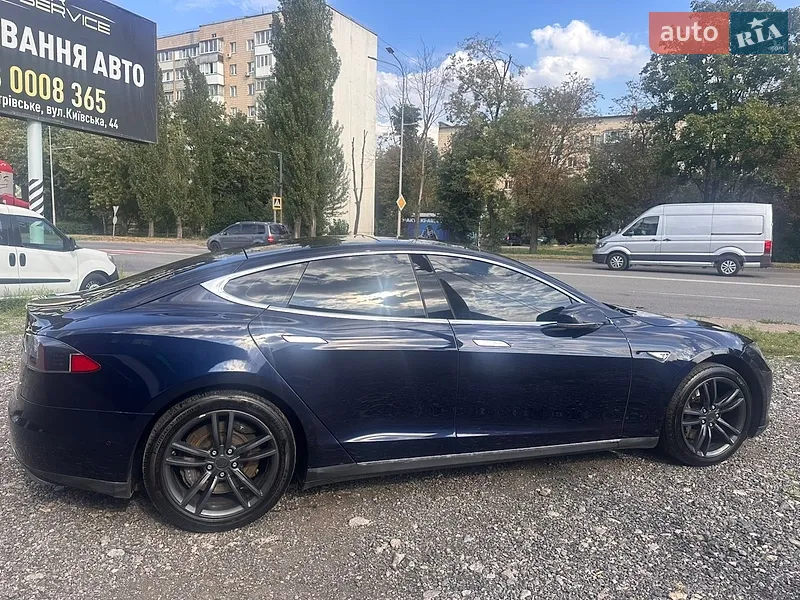 Tesla Model S 2015