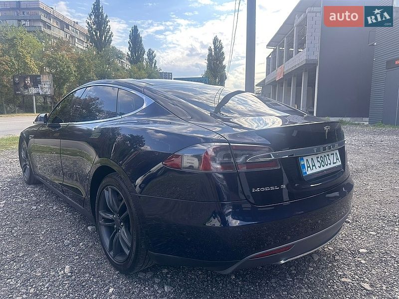 Ліфтбек Tesla Model S 2015 в Києві
