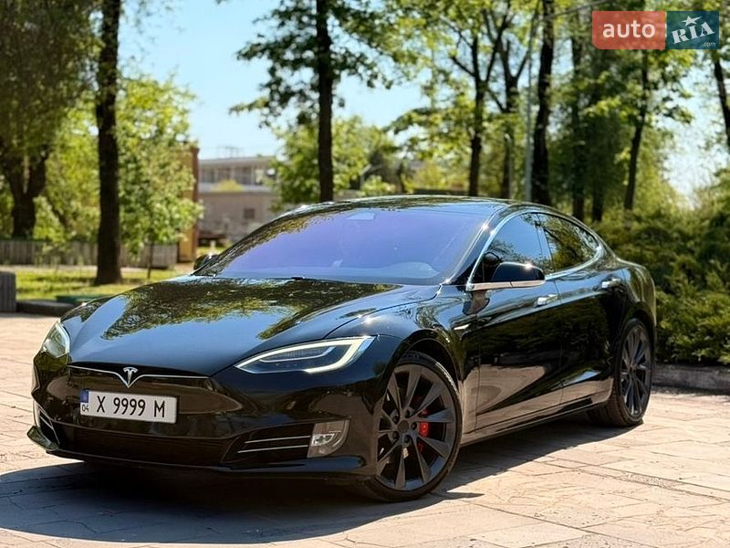 Лифтбек Tesla Model S 2019 в Кривом Роге