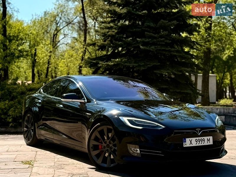 Лифтбек Tesla Model S 2019 в Кривом Роге