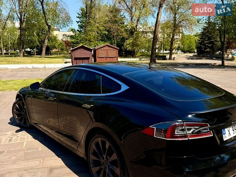 Лифтбек Tesla Model S 2019 в Кривом Роге