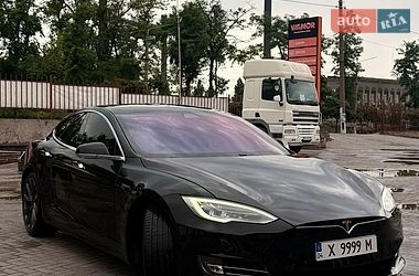 Лифтбек Tesla Model S 2019 в Кривом Роге