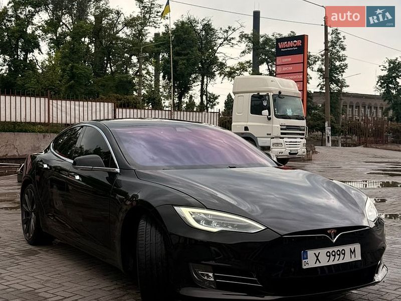 Лифтбек Tesla Model S 2019 в Кривом Роге