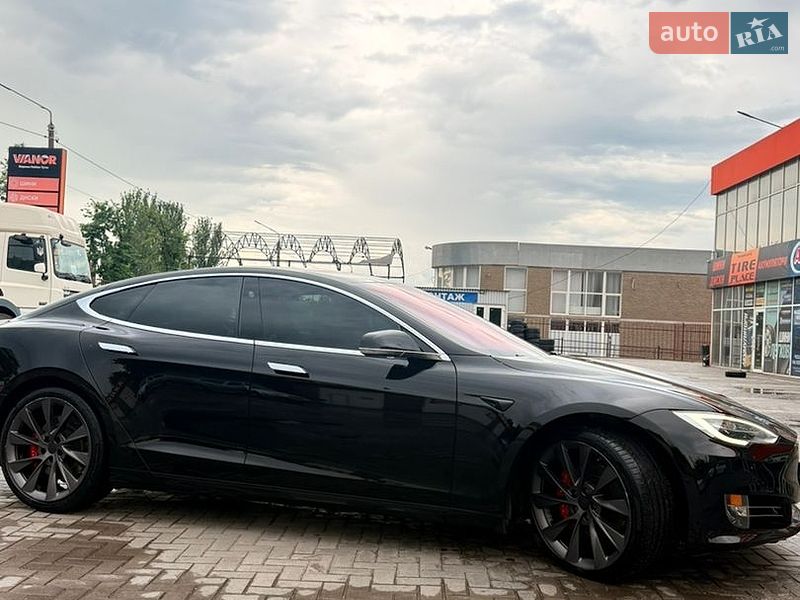 Лифтбек Tesla Model S 2019 в Кривом Роге