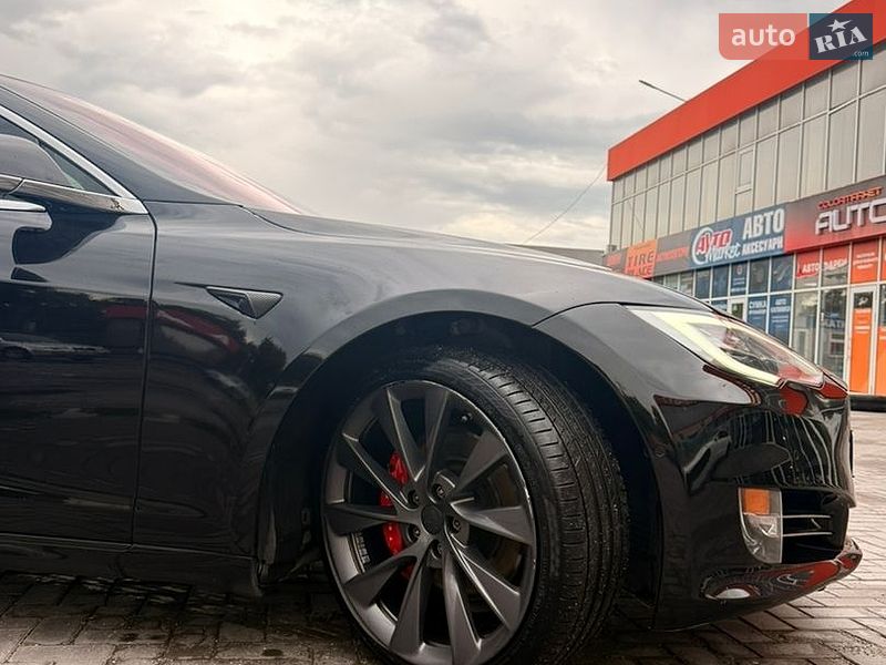 Лифтбек Tesla Model S 2019 в Кривом Роге