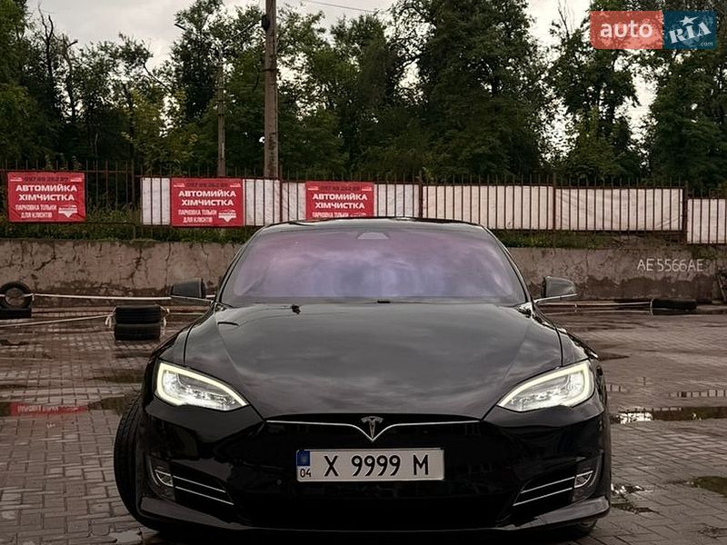 Лифтбек Tesla Model S 2019 в Кривом Роге