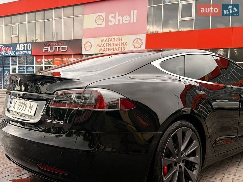 Лифтбек Tesla Model S 2019 в Кривом Роге