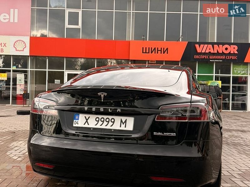 Лифтбек Tesla Model S 2019 в Кривом Роге