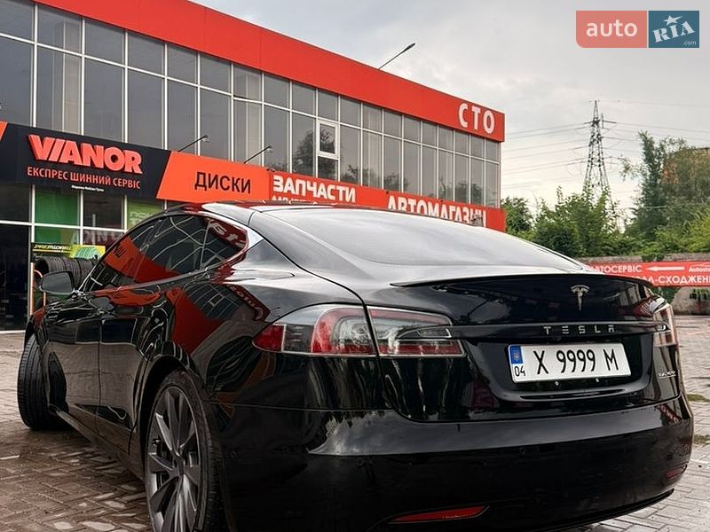 Лифтбек Tesla Model S 2019 в Кривом Роге