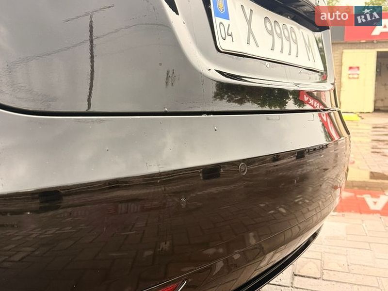Лифтбек Tesla Model S 2019 в Кривом Роге