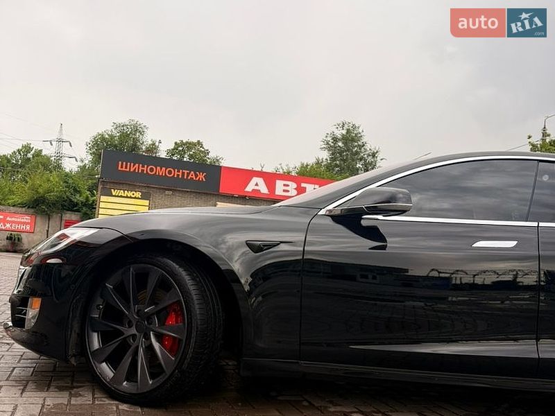 Лифтбек Tesla Model S 2019 в Кривом Роге
