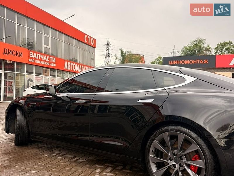 Лифтбек Tesla Model S 2019 в Кривом Роге