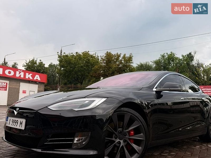 Лифтбек Tesla Model S 2019 в Кривом Роге