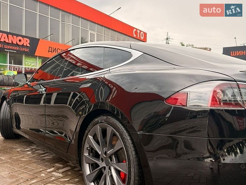 Лифтбек Tesla Model S 2019 в Кривом Роге