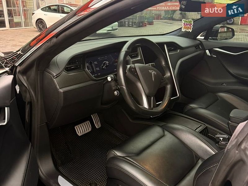 Лифтбек Tesla Model S 2019 в Кривом Роге