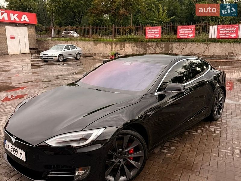 Лифтбек Tesla Model S 2019 в Кривом Роге