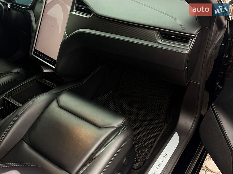 Лифтбек Tesla Model S 2019 в Кривом Роге