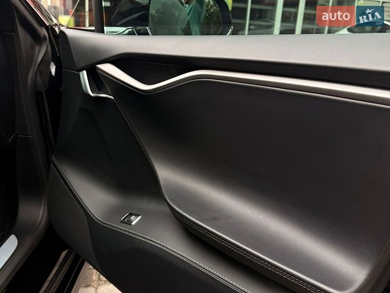 Лифтбек Tesla Model S 2019 в Кривом Роге