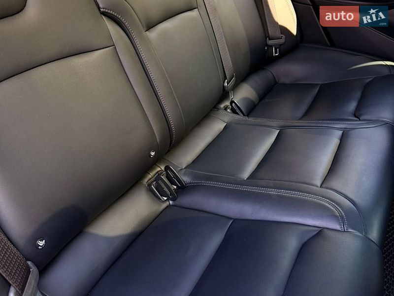 Лифтбек Tesla Model S 2019 в Кривом Роге