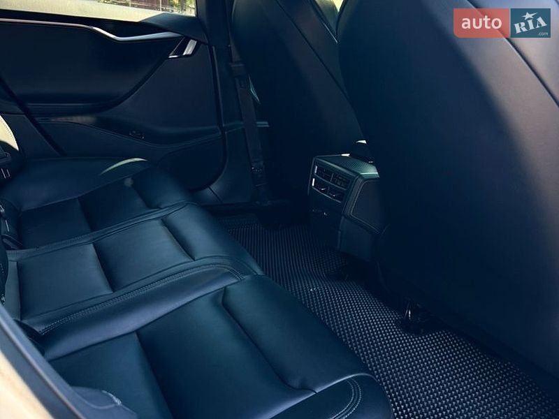 Лифтбек Tesla Model S 2019 в Кривом Роге